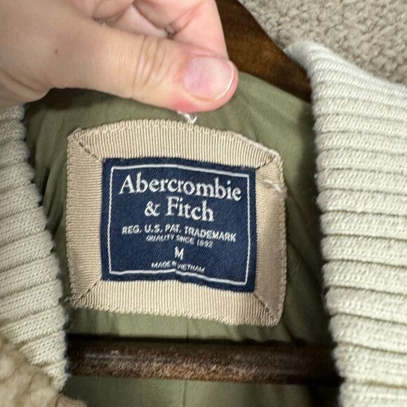 Abercrombie & Fitch Bomber Jacket Womens Size Medium Beige Sherpa Fleece‎ Zip Up - Picture 9 of 11